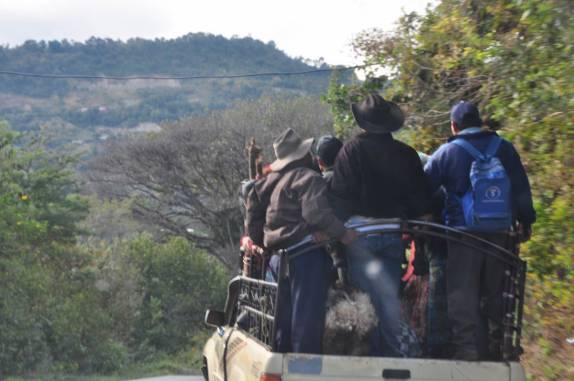 Transporte típico entre as cidades do interior da Guatemala